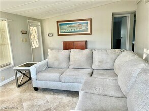 110 Pine Key Ln in Naples, FL - Building Photo - Building Photo