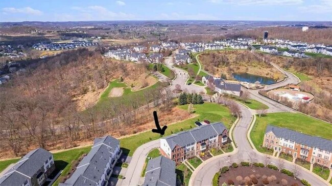 305 Pointe View Dr in Mars, PA - Building Photo - Building Photo