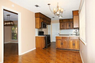 110 Pine St in Lake Jackson, TX - Building Photo - Building Photo