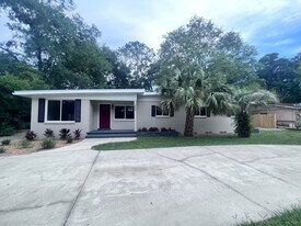 3857 W University Ave in Gainesville, FL - Building Photo