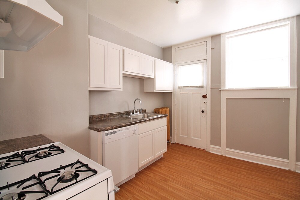 321-323 N Austin Blvd in Chicago, IL - Building Photo