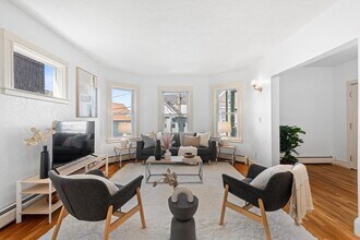 11 Weld Hill St in Boston, MA - Foto de edificio - Building Photo