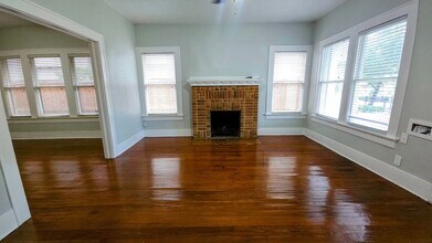 2039 W Main St in Houston, TX - Foto de edificio - Building Photo