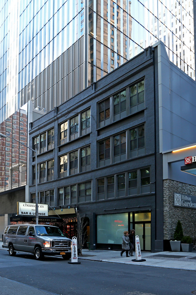 Chai in New York, NY - Foto de edificio - Building Photo