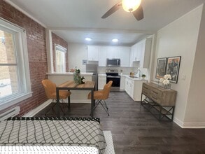 Flint 301 S Kenmore LLC in Los Angeles, CA - Building Photo - Building Photo