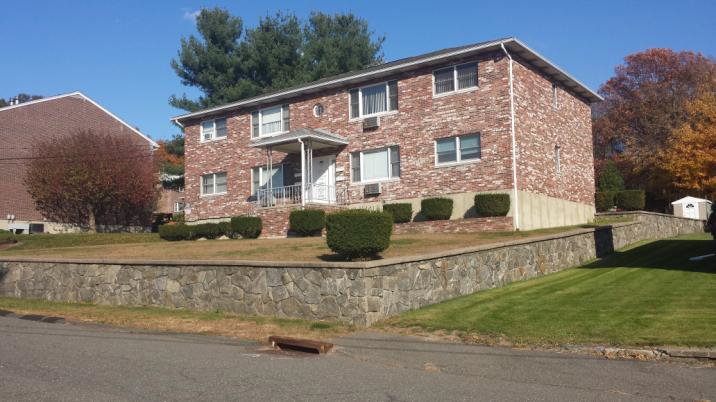 28 Judith Ln in Waterbury, CT - Building Photo