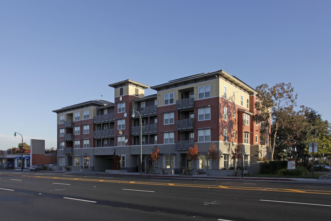 Peninsula Station in San Mateo, CA - Building Photo