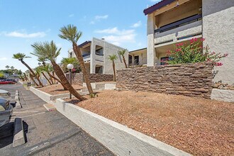 3825 E Camelback Rd in Phoenix, AZ - Building Photo - Building Photo