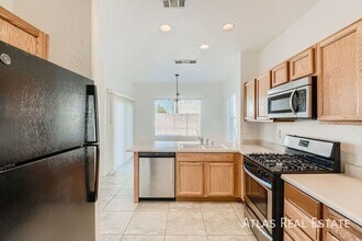 2692 Niddrie Ave in Henderson, NV - Building Photo - Building Photo