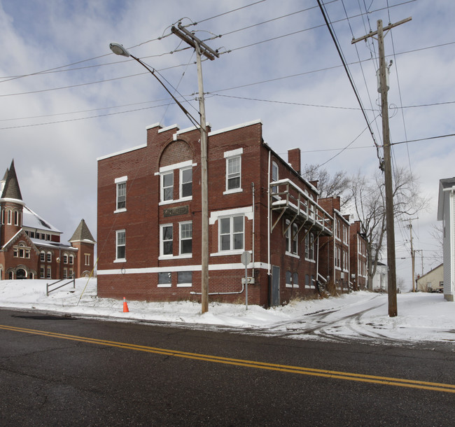 508 E Broadway St in Alliance, OH - Building Photo - Building Photo