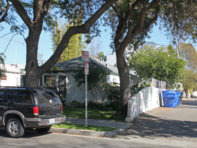 1541 Harvard Street, in Santa Monica, CA - Foto de edificio - Building Photo