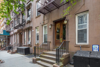 346 E 65th St in New York, NY - Building Photo - Building Photo