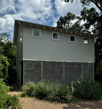 2006 New York Dr in Austin, TX - Foto de edificio - Building Photo