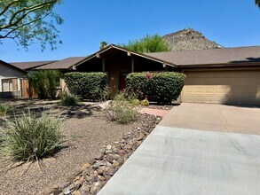 1332 W Joan De Arc Ave in Phoenix, AZ - Building Photo - Building Photo