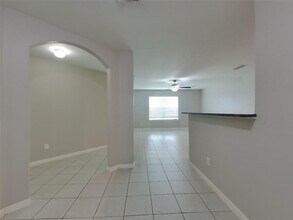 904 American Monarch Dr in La Marque, TX - Building Photo - Building Photo