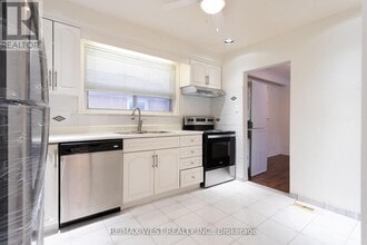 28 Paragon Rd in Toronto, ON - Building Photo - Building Photo