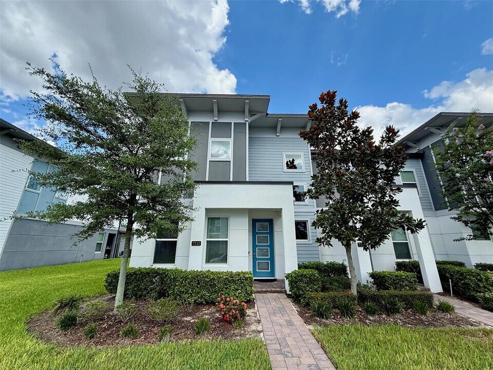 7242 Carrickbend Ln in Orlando, FL - Foto de edificio