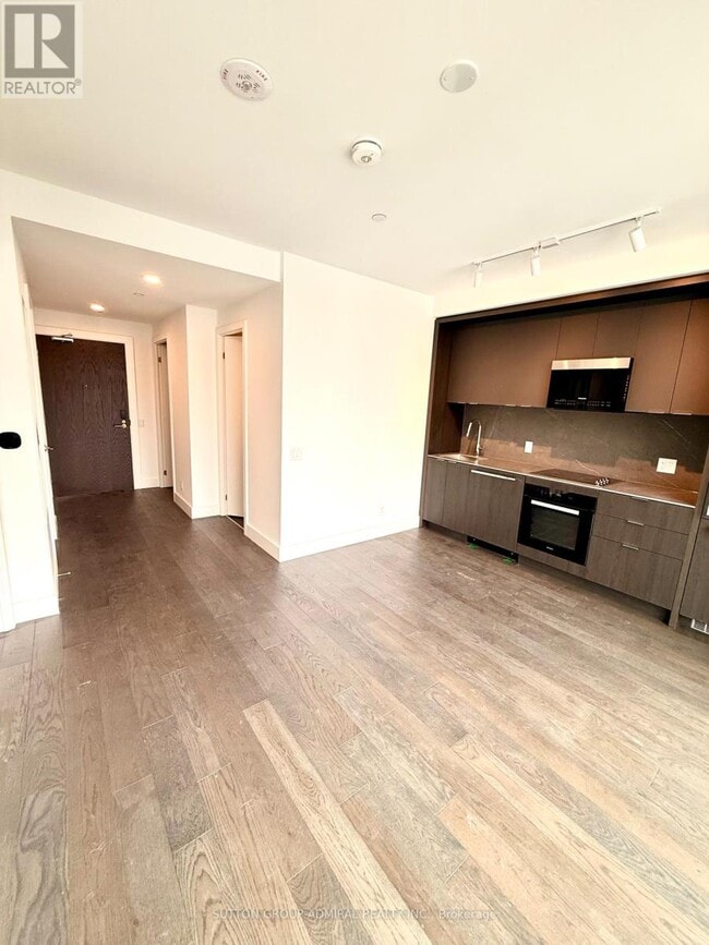 6 Greenbriar Rd in Toronto, ON - Building Photo - Building Photo