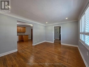 100 Corman Ave in Hamilton, ON - Building Photo - Building Photo