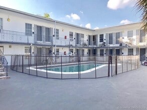 1843 Dewey St in Hollywood, FL - Building Photo - Building Photo