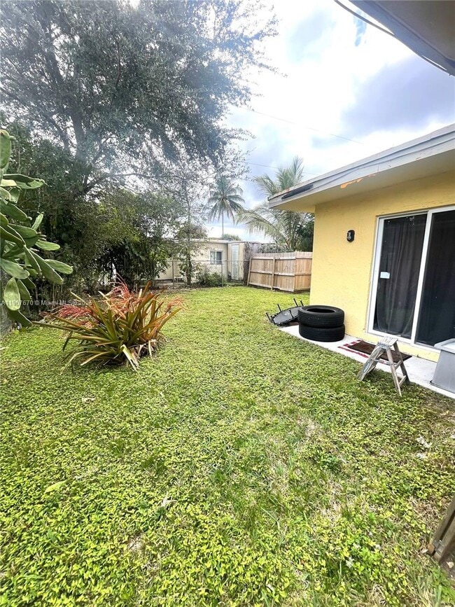 5930 NW 20th St in Lauderhill, FL - Building Photo - Building Photo