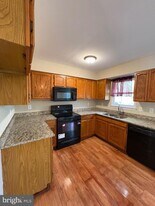 7 Valley Bend Ct in Germantown, MD - Building Photo