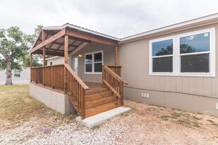 104 E Castleshoals Dr in Granite Shoals, TX - Building Photo