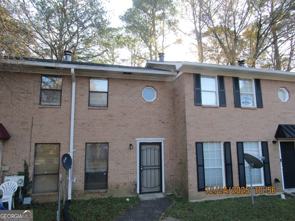 1121 Windgate Cir NW in Conyers, GA - Building Photo