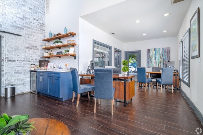 Apex Apartments in San Antonio, TX - Building Photo - Building Photo