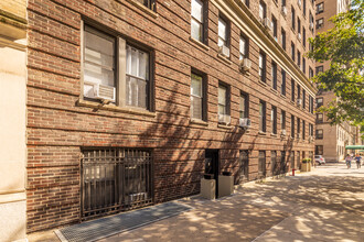 900 West End Ave in New York, NY - Foto de edificio - Building Photo