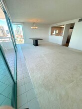 1341 Kapiolani Blvd in Honolulu, HI - Foto de edificio - Building Photo