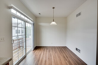 3821 Bailey Rd in Yorkville, IL - Building Photo - Building Photo