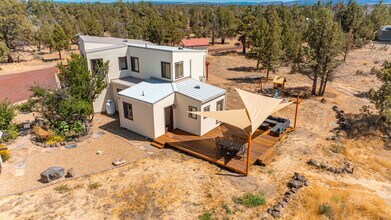 4455 NE Vaughn Ave, Unit The Prancing Peacock in Terrebonne, OR - Foto de edificio - Building Photo