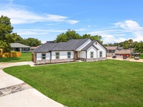 2315 Progress Dr in Brenham, TX - Building Photo - Building Photo