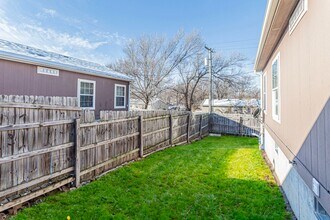 501 Layton Ln in Enterprise, KS - Building Photo - Building Photo