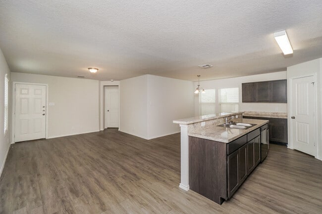 9315 Evening Shade Ct in San Antonio, TX - Building Photo - Building Photo