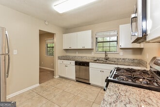 5869 Bobbin Ln in Lithonia, GA - Building Photo - Building Photo