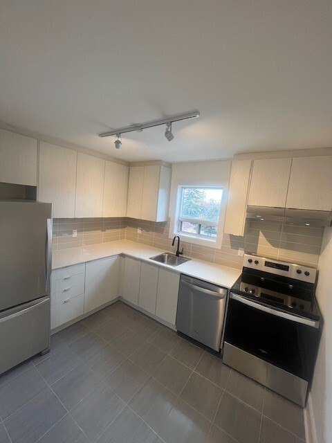 property at 517 Eglinton Ave W