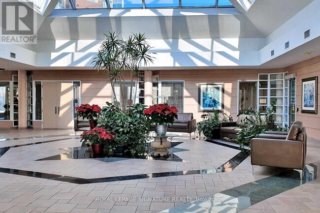 5 Concorde Pl in Toronto, ON - Building Photo - Building Photo