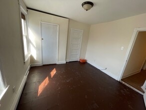 735 W Russell St in Philadelphia, PA - Foto de edificio - Building Photo