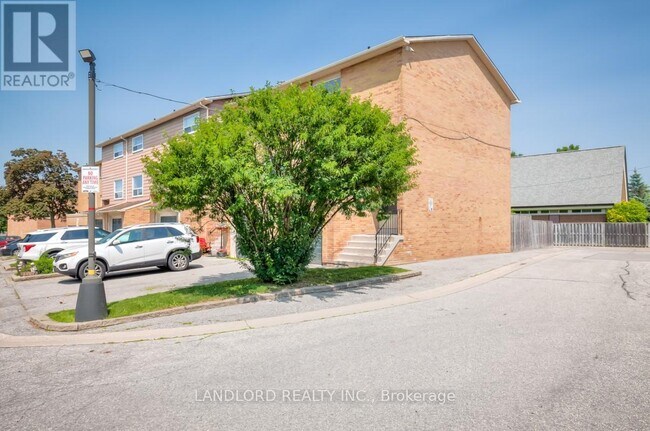 2830 Midland Ave in Toronto, ON - Building Photo - Building Photo