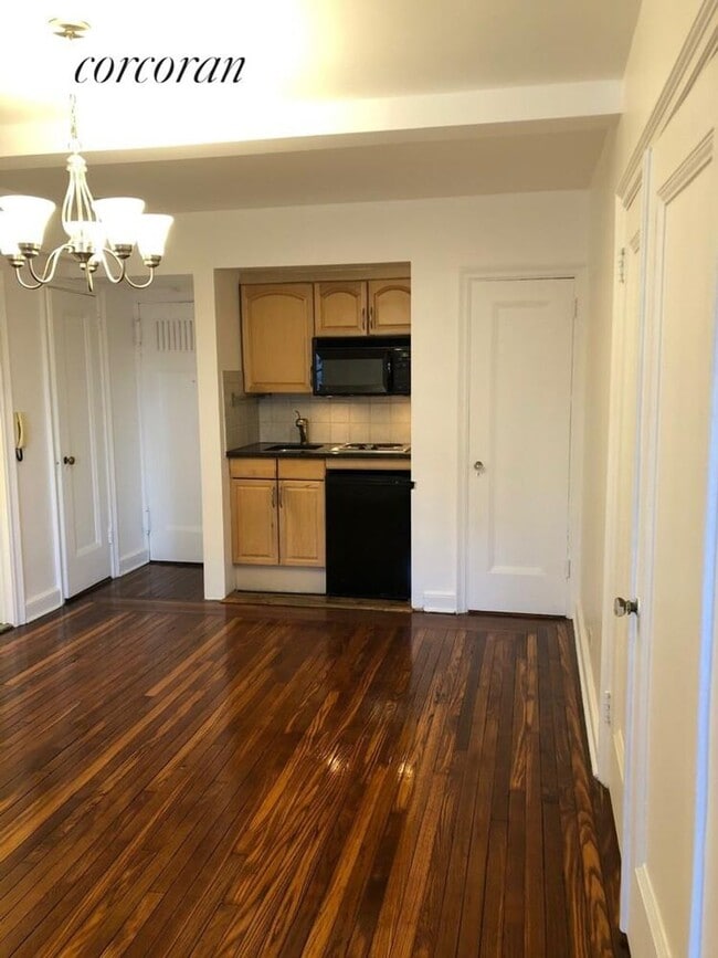 property at 5 Tudor City Pl
