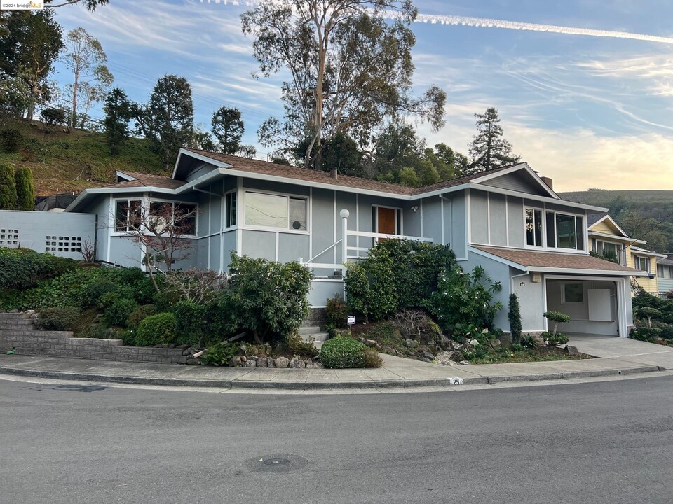 25 Truitt Ln in Oakland, CA - Building Photo