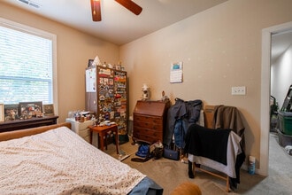 2104 E Broad St, Unit B in Richmond, VA - Foto de edificio - Building Photo