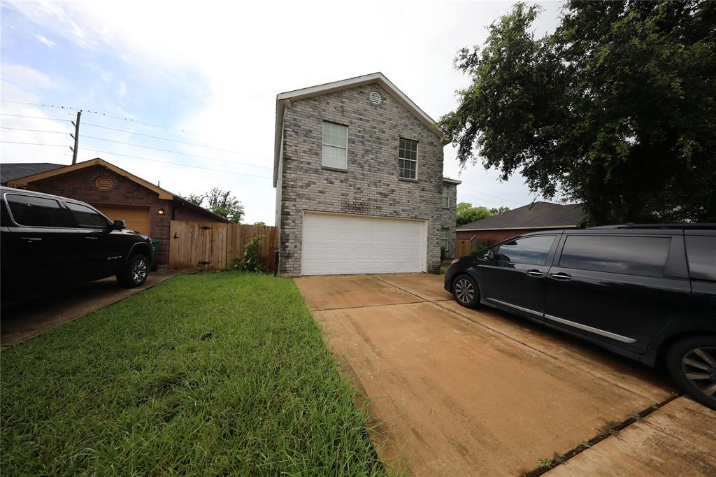 12620 Rio Bravo St in Rosharon, TX - Building Photo