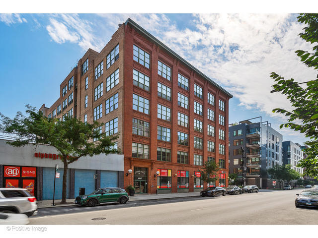 1017 W Washington Blvd in Chicago, IL - Building Photo