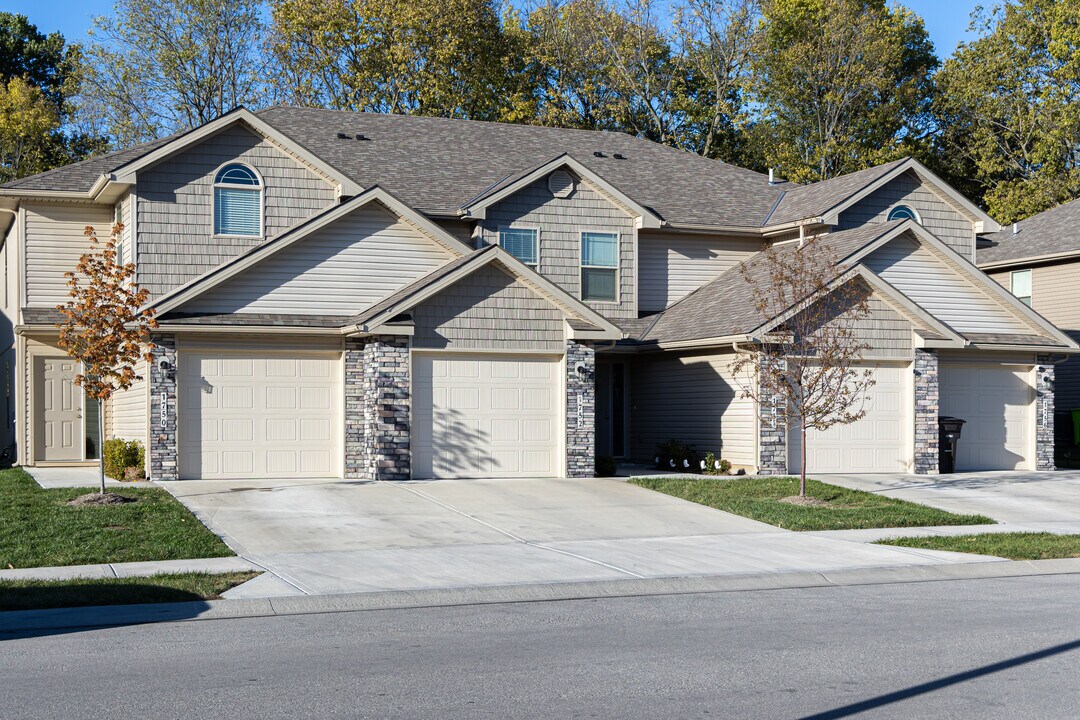 Live at Traditions in Belton, MO - Building Photo