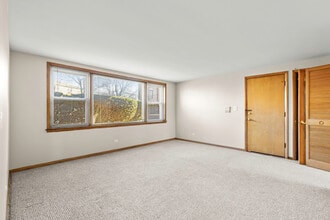 6556 N Northwest Hwy in Chicago, IL - Building Photo - Building Photo