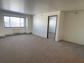 Heritage Lake Senior Apartments 55+ in Greenfield, WI - Building Photo - Building Photo