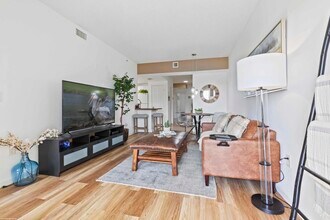 2060 Greenview Shores Blvd in Wellington, FL - Building Photo - Building Photo